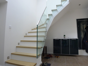 Gerds Treppenbau - Treppe mit Schrankelement Gerds Treppenbau - Treppe mit Glaswange